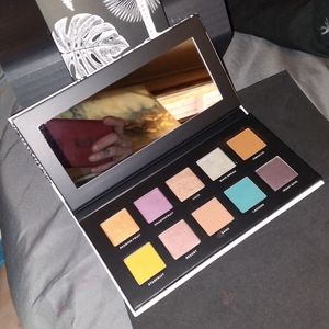 Deck Of Scarlet Eye Palette & Island Fever Lip Luster